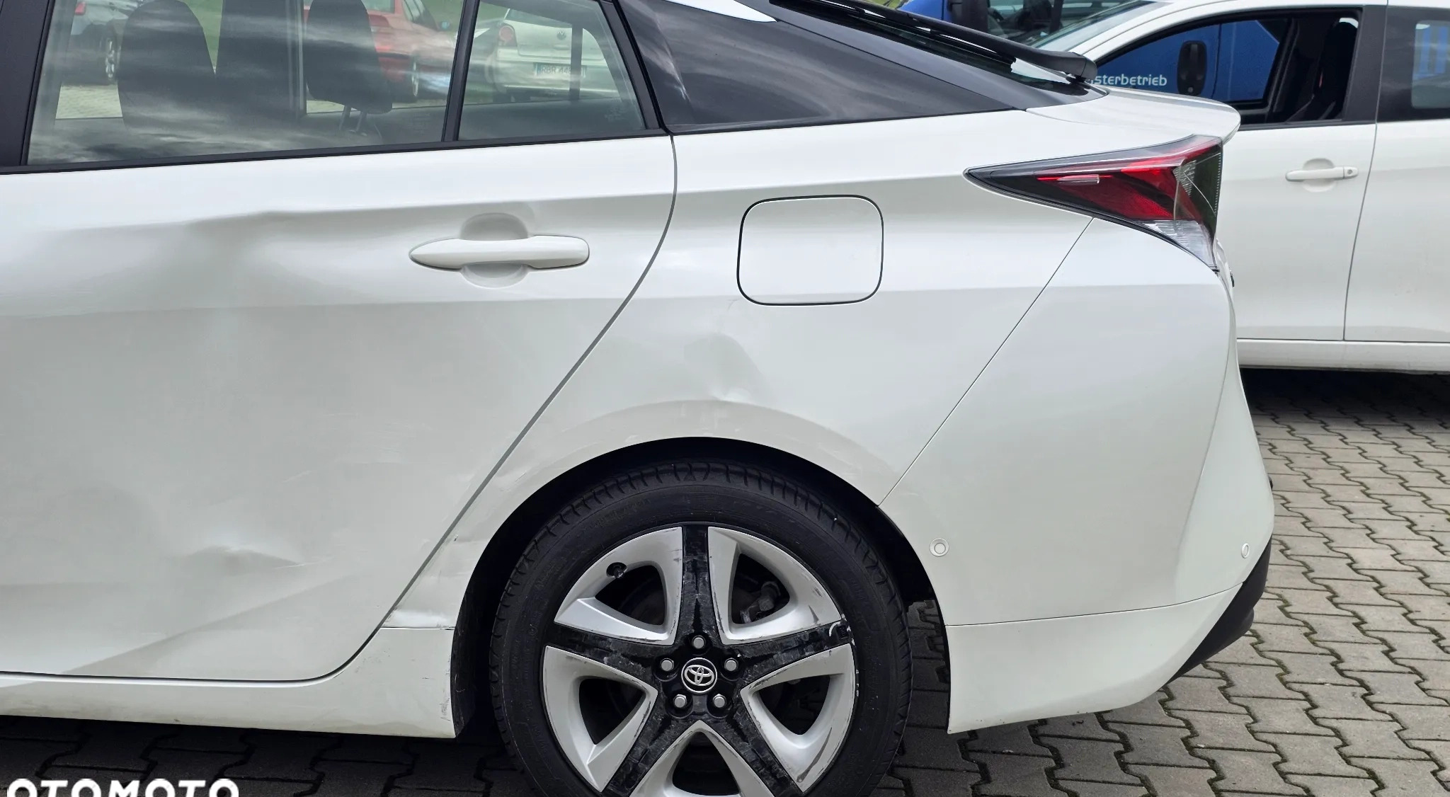 Toyota Prius cena 49900 przebieg: 137610, rok produkcji 2016 z Ostrów Wielkopolski małe 172